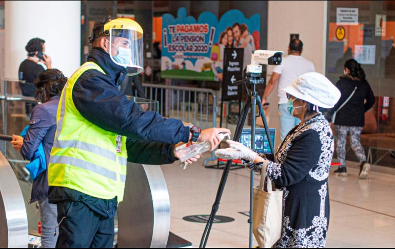El metanol puede ser tóxico si se ingiere o se absorbe a través de la piel. AFP/E. Benavides