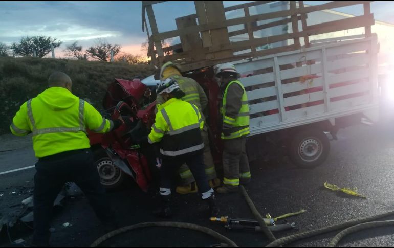 El percance se registró la mañana de este martes en el kilómetro 82 de la autopista Guadalajara-Lagos de Moreno. ESPECIAL /