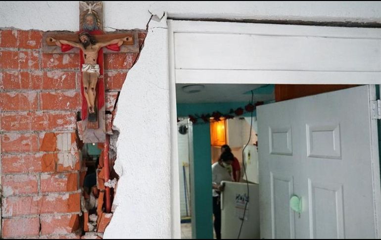 Vista este miércoles de una vivienda afectada debido al sismo de 7.5 de magnitud en la localidad de La Crucecita, municipio de Huatulco. EFE/D. Ricardez
