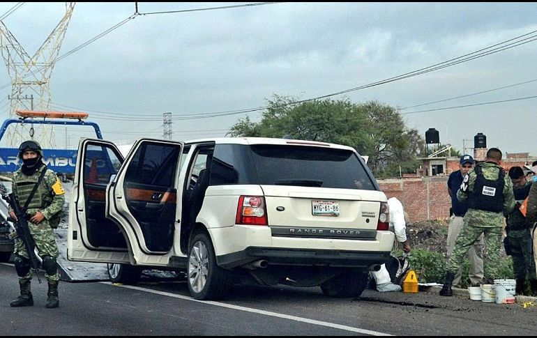 La Guardia Nacional asegura la zona en donde estaba el automotor con el material peligroso. EFE