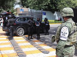 Los autos que deseen ingresar al centro médico deben pasar por una exhaustiva revisión por parte de las autoridades. EFE / J. Pazos