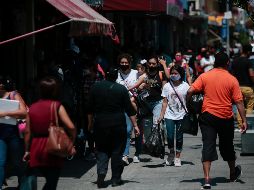 De seguir con el mínimo aislamiento la predicción se eleva a 15 mil 572 casos y 844 defunciones. EL INFORMADOR/ARCHIVO