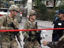 Soldados estadounidenses atienden una emergencia en Kabul. EFE/J. Jalali