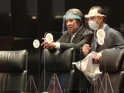 En las instalaciones se añadieron paneles acrílicos entre los escaños del Salón de Sesiones. SUN/B. Fregoso