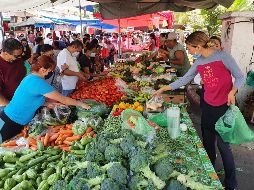 EL INFORMADOR / G. Gallo [Dar clic y arrastrar para mover]   Los siete días de la semana se instalan tianguis en municipios de la ZMG, se calcula que hay entre 97 mil y 99 mil 700 puestos distribuidos en 346 tianguis. EL INFORMADOR / G. Gallo