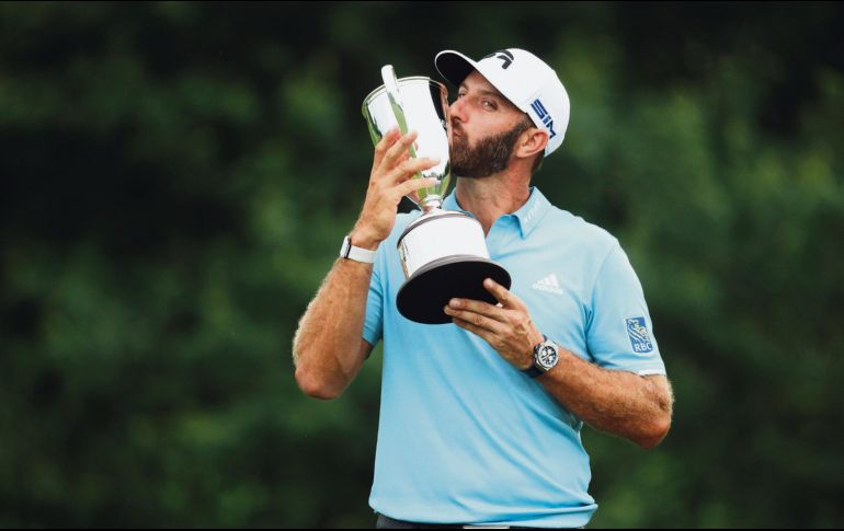 AMARRA. Johnson tuvo que sobreponerse a una suspensión por mal tiempo para quedarse con el título. AFP / M. Meyer