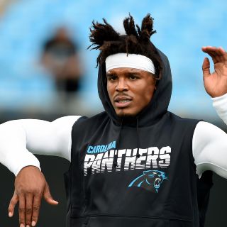 Cam Newton firma con los Patriots por un año