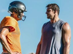 CONTINÚAN. Tom Brady (izq.) ha sido criticado por seguir entrenando cuando se recomendó que no lo hiciera. INSTAGRAM/ @tombrady