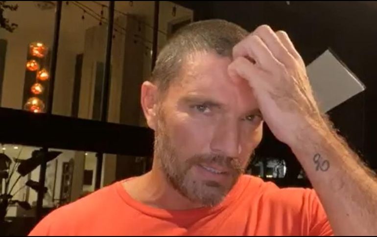 Julián Gil explicó que aunque ahora tiene la patria potestad del niño, no puede convivir con él. INSTAGRAM / @juliangil