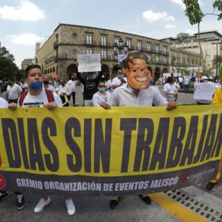 Meseros y organizadoras de eventos piden que les permitan laborar