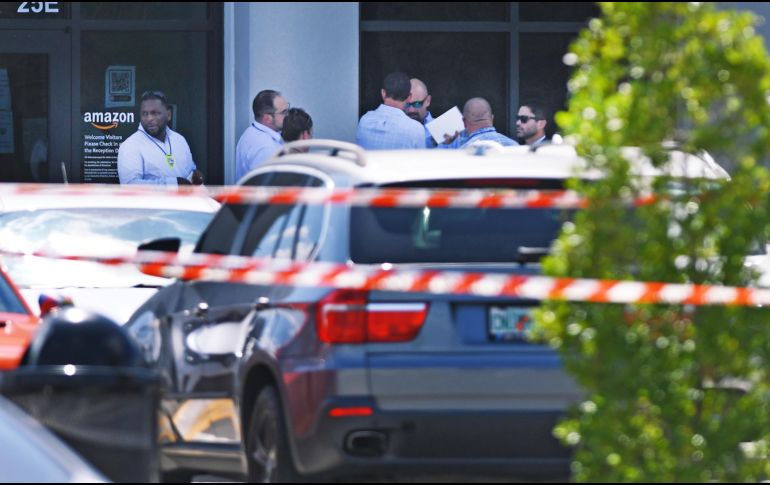 Autoridades informan que los sospechosos continúan prófugos horas después del ataque. AP / B. Self