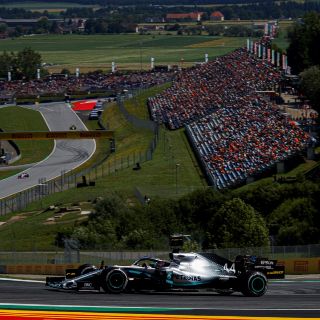 Pilotos de F1 evalúan arrodillarse en inicio de temporada