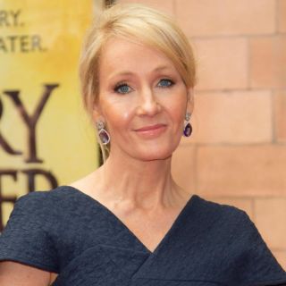 Librería retirará libros de J.K. Rowling por comentarios transfóbicos
