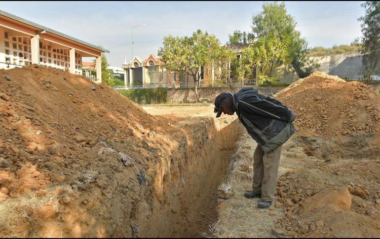 Los hospitales están al borde del colapso, las funerarias están saturadas y el único crematorio de la ciudad está sobrepasado, denuncian medios locales. EFE/ARCHIVO