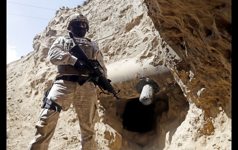 El hallazgo del túnel ocurrió este martes cuando un vehículo militar se atascó en un hoyo y al revisar la situación encontraron el pasadizo. EFE/H. Ríos