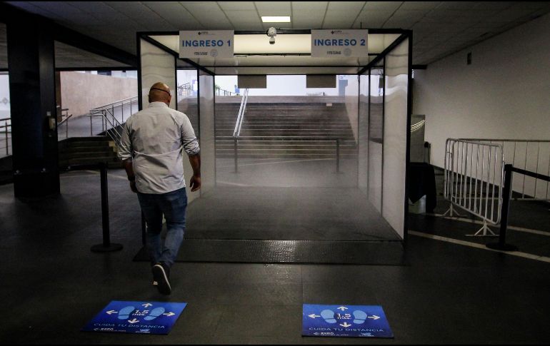 Se instalaron túneles y cámaras de sanitización para quienes ingresen por el patio de maniobras y por avenida Mariano Otero. EL INFORMADOR/E. Barrera