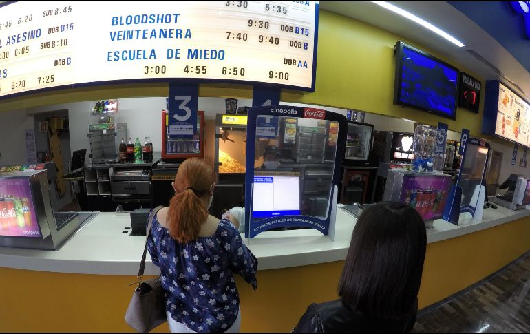 El rector de la UdeG, Ricardo Villanueva, advirtió el viernes pasado que reabrir cines y teatros “sería un error que podemos lamentar en las próximas semanas”. EL INFORMADOR/A. Camacho