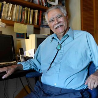 Fallece Rudolfo Anaya, el "padrino" de la literatura chicana