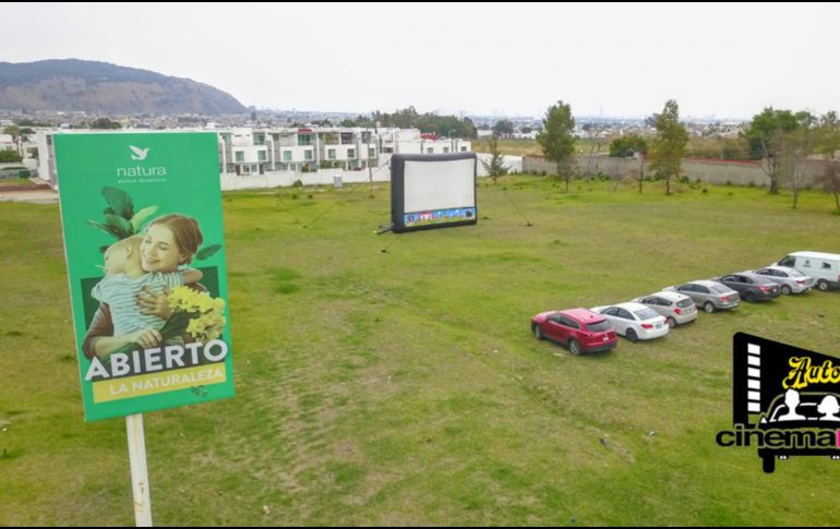 Permitirán el acceso a autos con un máximo de cuatro personas, motocicletas y bicicletas. FACEBOOK /@CinemaLiveGuadalajara