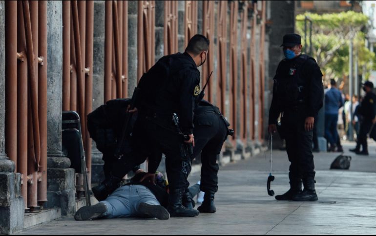 Señalan que la pandemia está dejando crecientes muestras de “autoritarismo” y de usos excesivos de la fuerza. EL INFORMADOR/ARCHIVO