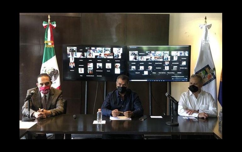 Rodriguez Calderón (c) exhortó a la población a ser responsables ante las medidas. TWITTER@nuevoleon