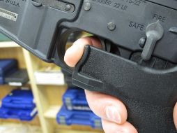 Se estima que cada hora ingresan a México un promedio de 22 armas. AP/Archivo