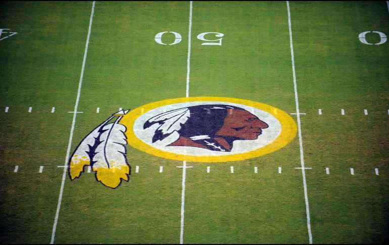 El gigante de paquetería FedEx Corp, que pagó 205 MDD en 1998 por los derechos de nombre de su estadio, confirmó que había pedido al equipo cambiar de apodo. AP / ARCHIVO