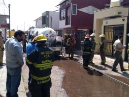 Los bomberos realizaron una revisión completa en la zona para descartar riesgos. ESPECIAL