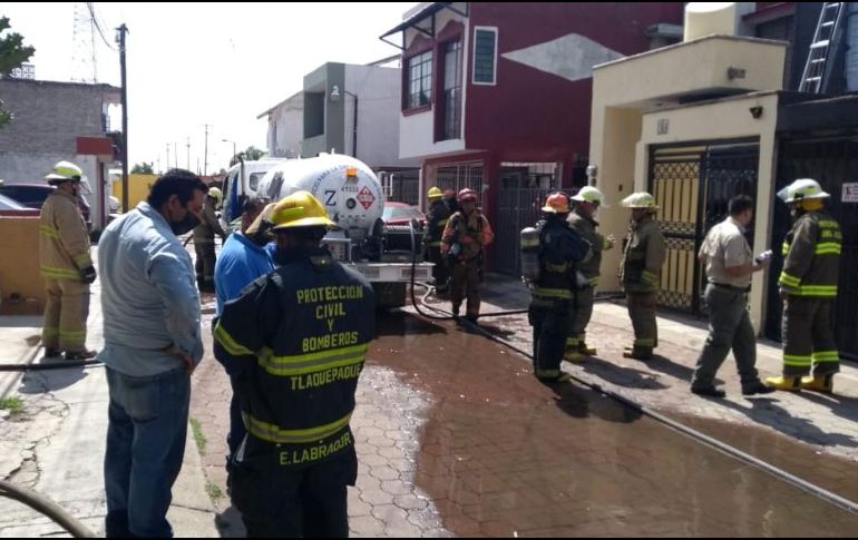Los bomberos realizaron una revisión completa en la zona para descartar riesgos. ESPECIAL