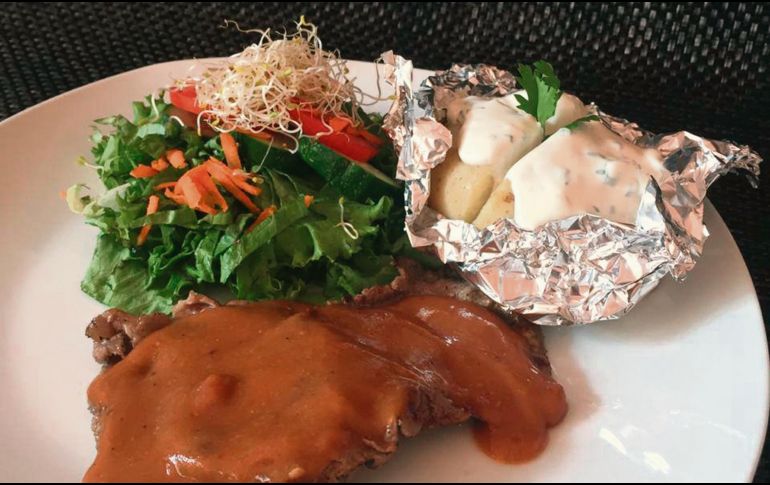 Res en salsa de chipotle. El contraste de sabores ofrece una caricia al paladar. ESPECIAL