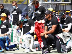 Los pilotos guardaron un minuto de silencio antes de que se interpretara el 'Land der Berge', el himno de Austria. AP / D. Istitene