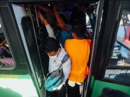 No se han tomado acciones efectivas para aplicar medidas sanitarias y de sana distancia en el transporte público. EL INFORMADOR / ARCHIVO