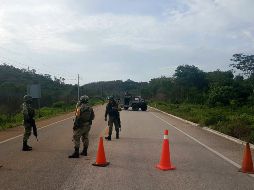 Este domingo se registró el aterrizaje de la aeronave que se incendió sobre la carretera que comunica a Chunhuhub y José María Morelos, Quintana Roo. EFE