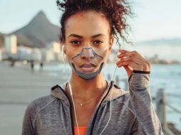 Crean cubrebocas inteligente: sella perfecto, es transparente y se esteriliza solo