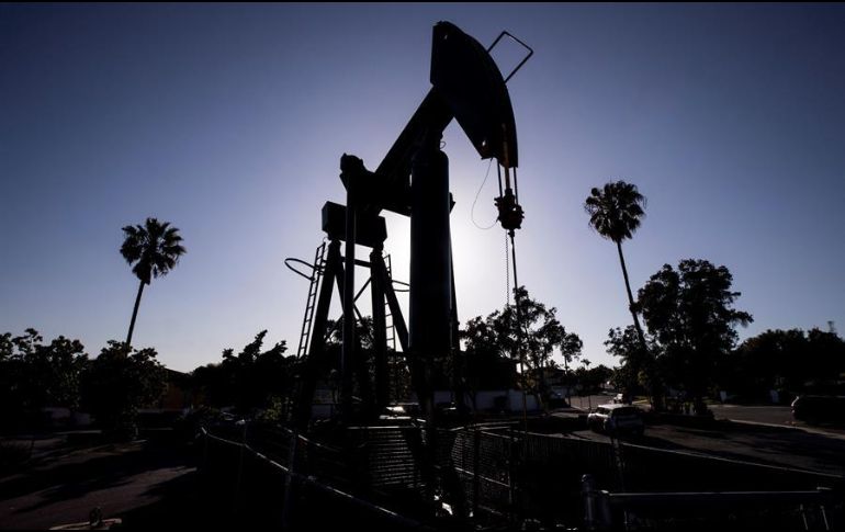 Las reservas estadounidenses de crudo comenzaron a bajar, pero las de productos refinados como la gasolina siguen altas. EFE/ARCHIVO
