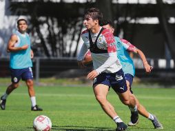 ISAAC BRIZUELA. El mediocampista será titular hoy ante los Tigres.  @chivas