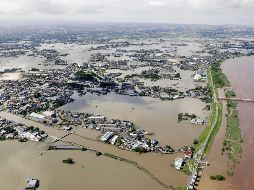 Al menos 80 mil rescatistas ya han sido desplegados para rescatar a los sobrevivientes varados por inundaciones y deslizamientos de tierra. AP /