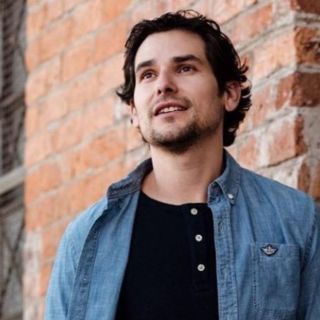 Alan Estrada reactiva su obra "Agotados"