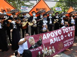 Tras gritar consignas como 