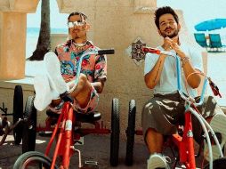 En el video, Rauw Alejandro y Camilo aparecen divirtiéndose mientras pasean por el bulevar de las playas de Miami. TWITTER/@rauwalejandro