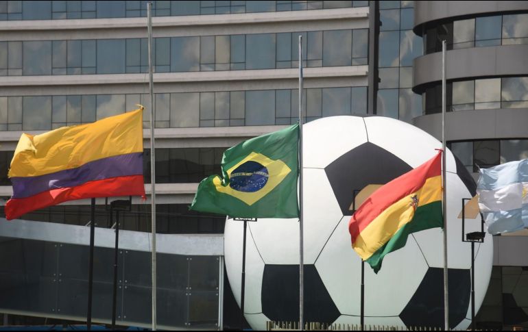 Mientras el balompié de selecciones se rodea de incertidumbre, Conmebol, dicen reportes, ha fijado el 15 de septiembre para retomar la Copa Libertadores. AFP / ARCHIVO