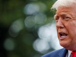 El presidente de EU, Donald J. Trump, responde preguntas de periodistas este 10 de julio de 2020 en Washington. EFE/S. Thew