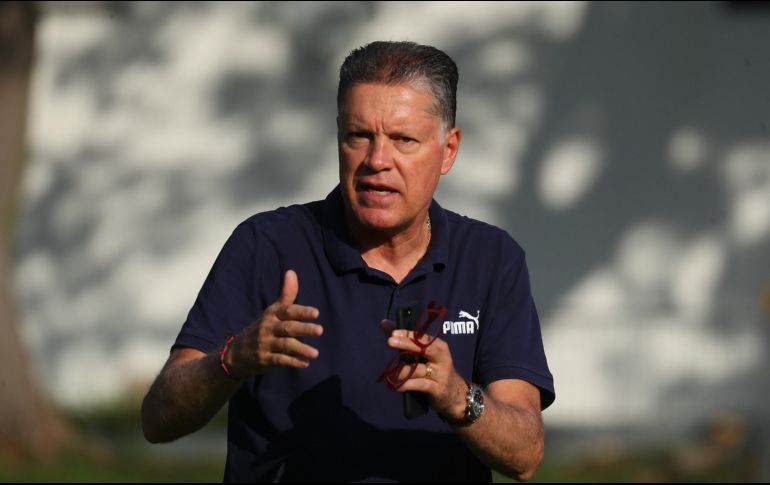 Ricardo Peláez, director deportivo del Guadalajara, aseguró que todos los involucrados en el regreso del futbol en México tienen la responsabilidad de seguir las normas de sanidad como ejemplos para la sociedad. Cortesía / @Chivas