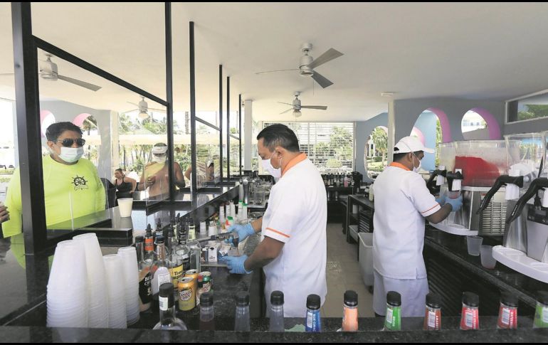 Con estrictas medidas sanitarias, los principales destinos turísticos reabrieron sus operaciones. EFE