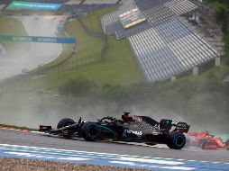 Hamilton elevó a 89 su propio récord histórico de ''poles'' en la F1 tras dominar la calificación en el circuito de Spielberg. AFP / D. Bandic