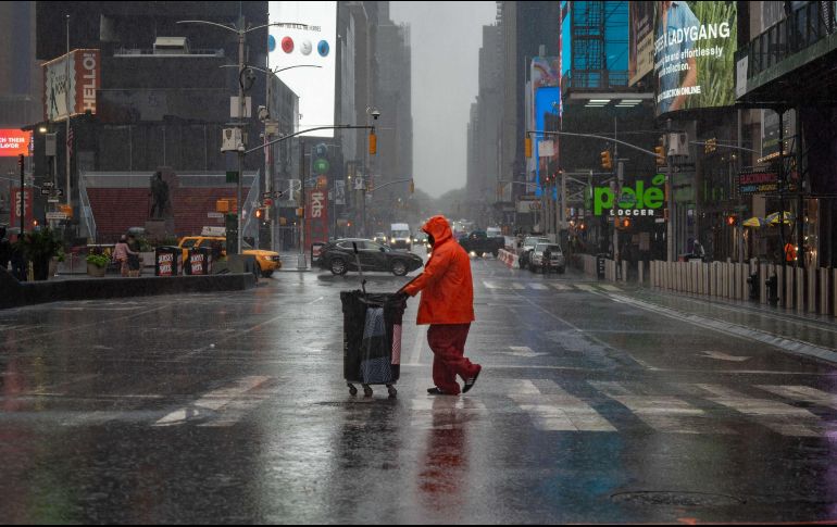 El meteoro se desplaza a una velocidad de 28 kilómetros por hora, con vientos máximos sostenidos de cerca de 55 kilómetros por hora, aunque con ráfagas más altas. AFP / D. D. Delgado