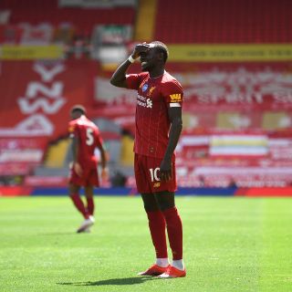 Liverpool no pasa del empate ante el Burnley y compromete récord