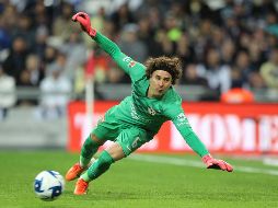 Tras su paso por Europa, fue en agosto de 2019 que el arquero regresó sorpresivamente al América, para tomar el relevo que dejaba el argentino Agustín Marchesín. IMAGO7