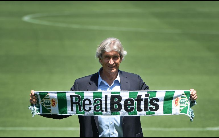 El técnico chileno, que ha firmado por las próximas tres temporadas hasta junio de 2023, no quiso, no obstante, hablar de posibles salidas o llegadas. AFP / C. Quicler