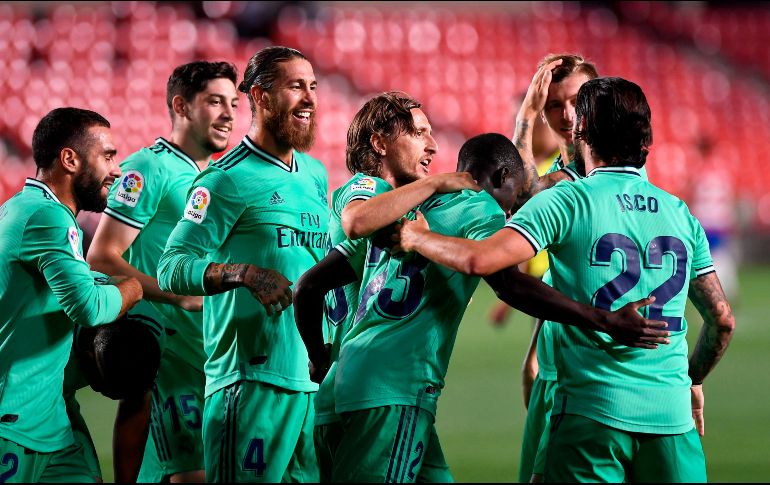 Con esta victoria, Real Madrid toma cuatro puntos de ventaja sobre el Barcelona. AFP / J. Guerrero